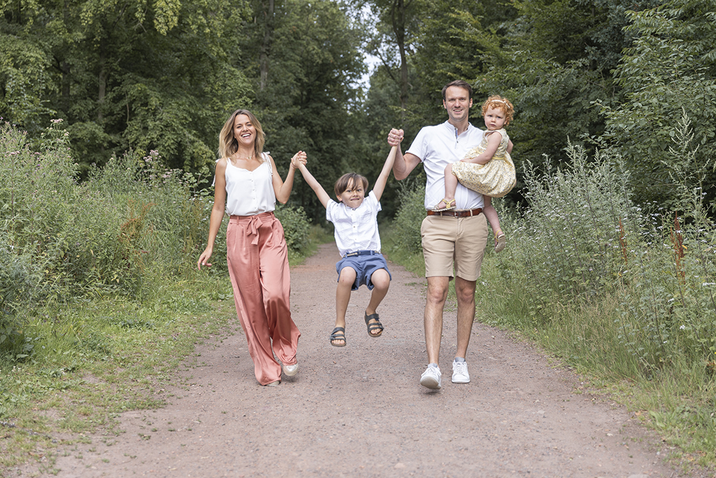 séance-photo-famille-extérieur-lifestyle-melody-bucci-photographe-lens-la-bassée-lille-béthune-auchy-les-mines